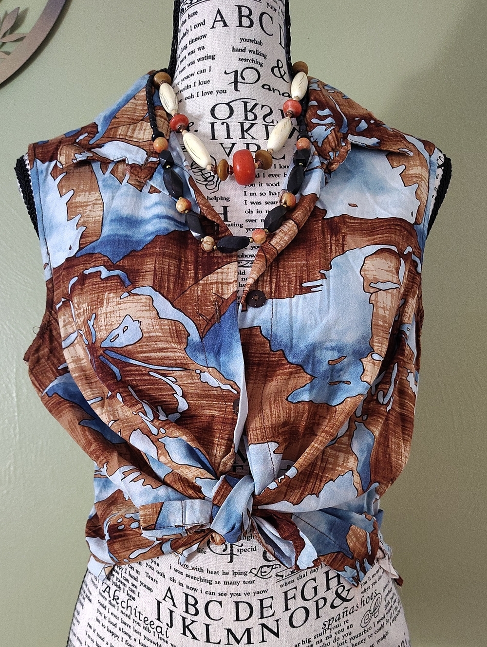 Hilo Hattie VTG 90s Blue Brown Hawaiian Sleeveless Button Up Blouse Medium Rayon